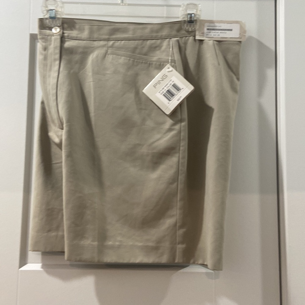 Ping ladies golf shorts size 10 NWT 💕